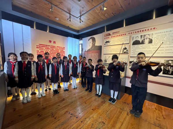 聂耳母校长春小学与艾思奇故乡腾冲两所学校开展交流活动